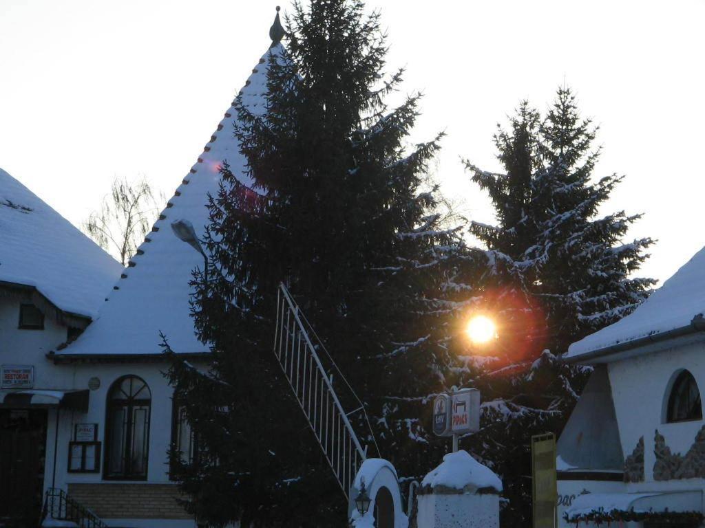 B&B Villa Pipacs Feketić 外观 照片